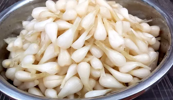 Cách muối hạt củ kiệu chua cay